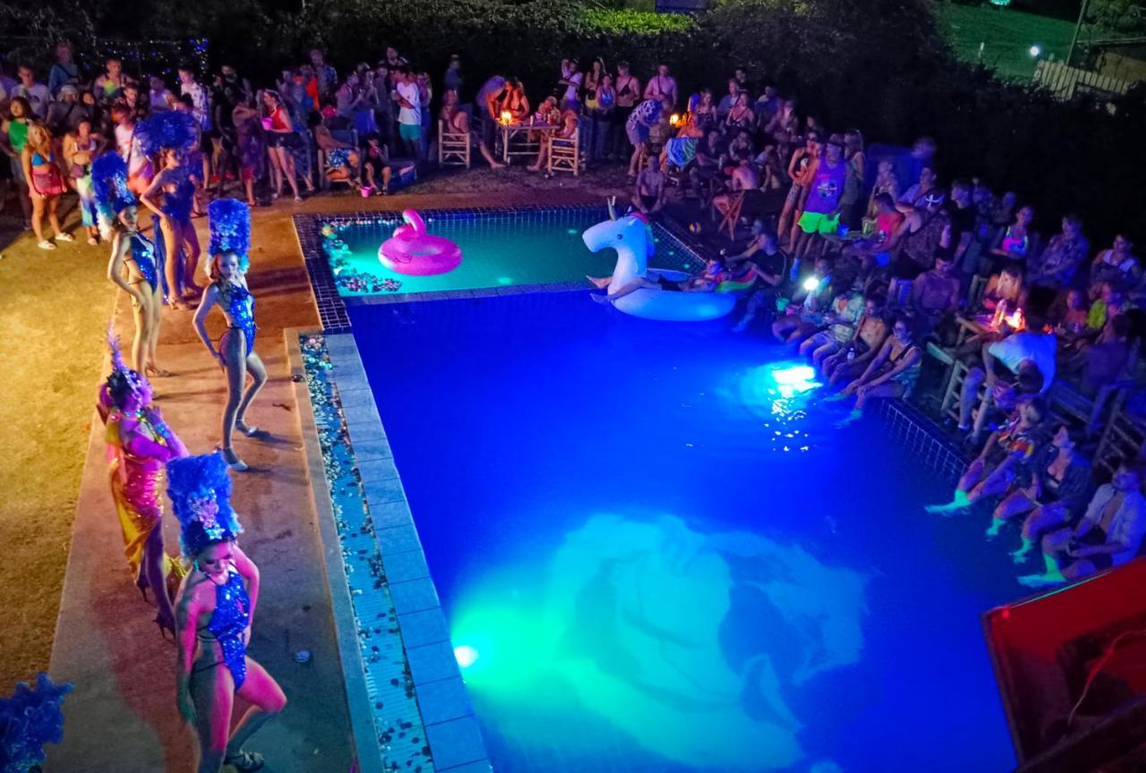 Wet! A Pool Party Hostel By Wild & Wandering Haad Rin Exteriér fotografie