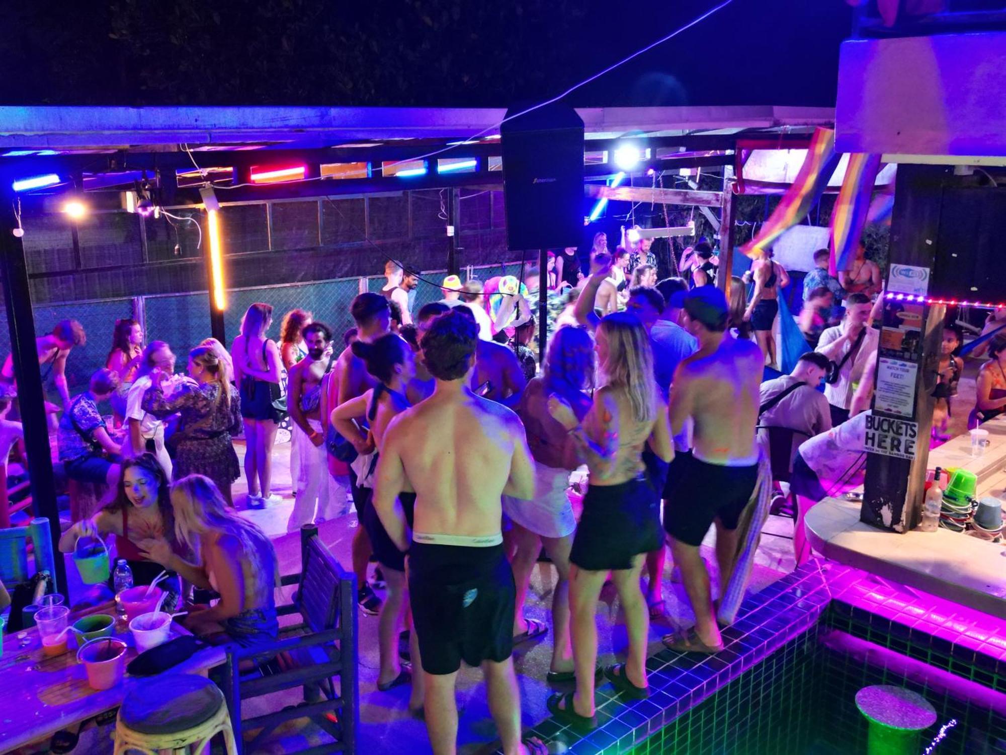 Wet! A Pool Party Hostel By Wild & Wandering Haad Rin Exteriér fotografie