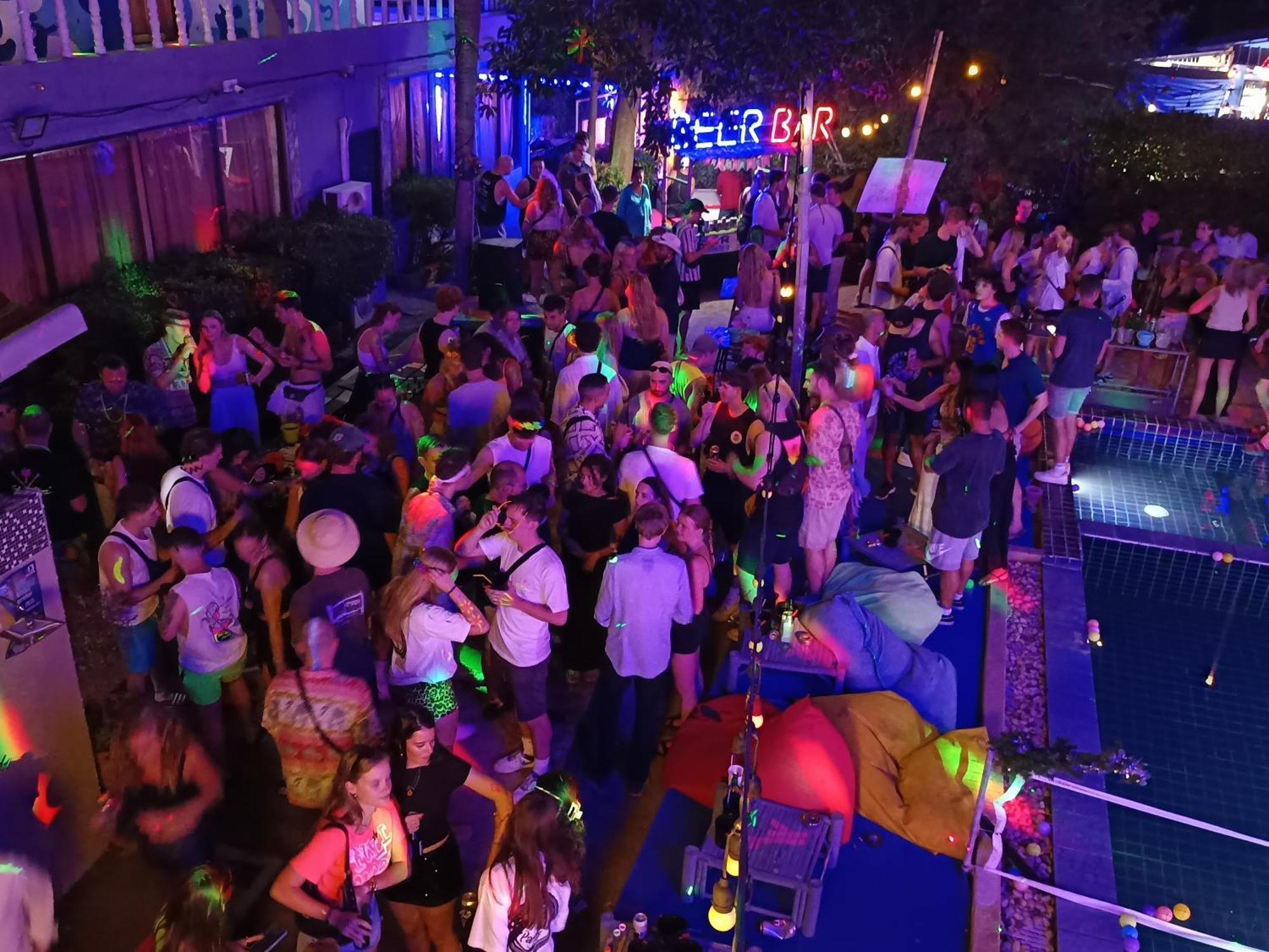 Wet! A Pool Party Hostel By Wild & Wandering Haad Rin Exteriér fotografie